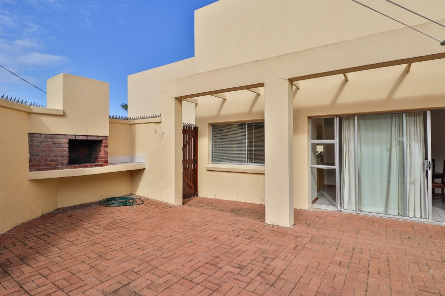 4 Bedroom Property for Sale in Outeniqua Strand Western Cape